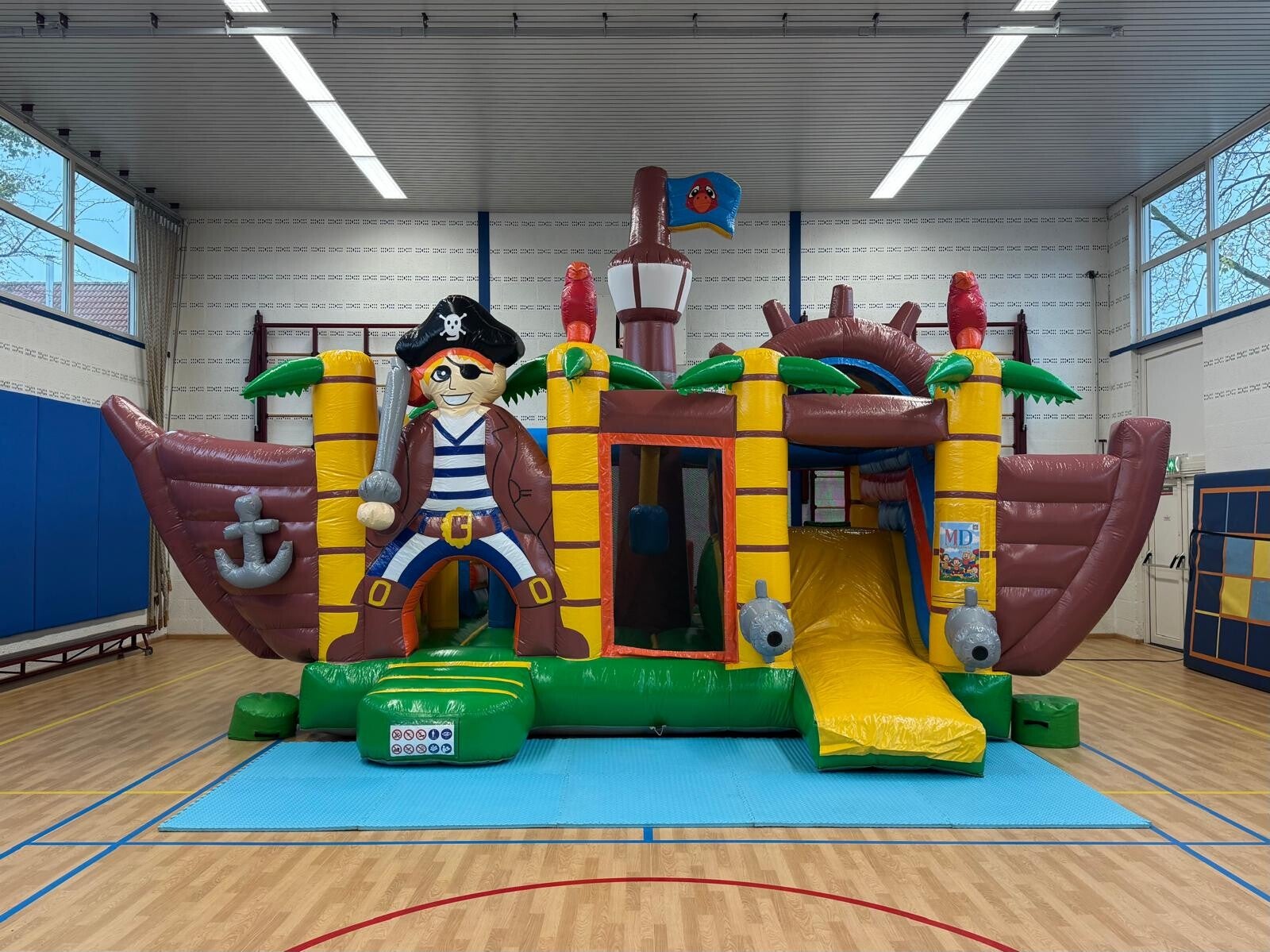 Groot springkussen Piraat met glijbaan en piratenschip