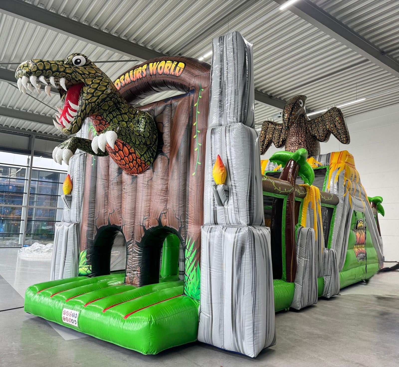 Stormbaan Dino van 13 meter met glijbaan